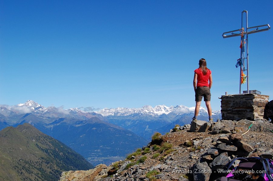 16 In vetta, panorama mozzafiato verso le Alpi....JPG